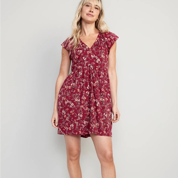 Old Navy Dresses & Skirts - NWT Old Navy floral swing dress